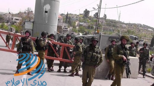 الاحتلال يعيق حركة المواطنين على حاجز حزما شمال القدس