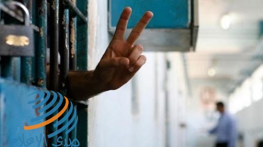 معتقل منذ 33 عاما: إدارة سجون الاحتلال تعزل الأسير محمود أبو خربيش