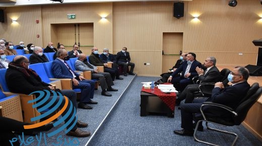 رئيس الوزراء يبحث قضايا وسائل الإعلام المحلية بحضور نقابة الصحفيين