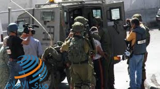 القدس: الاحتلال يعتقل 5 أسرى محررين من بلدة حزما