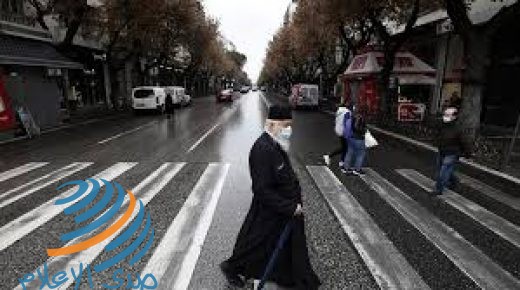 اليونان تعيد فرض قيود كورونا بعد تخفيفها في عطلة عيد الميلاد
