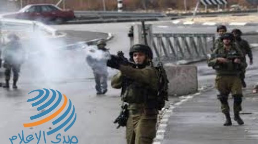 الخليل: إصابة مواطن برصاص الاحتلال