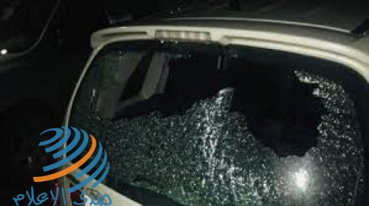 مستوطنون يرشقون مركبات المواطنين بالحجارة جنوب نابلس