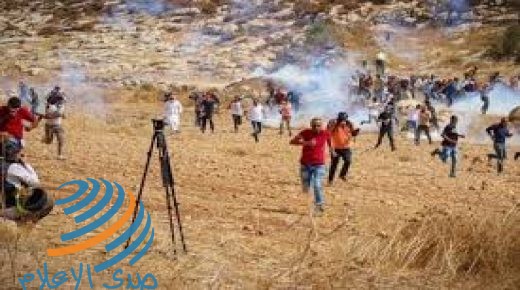 عشرات الإصابات بالغاز خلال قمع الاحتلال مسيرة بيت دجن شرق نابلس