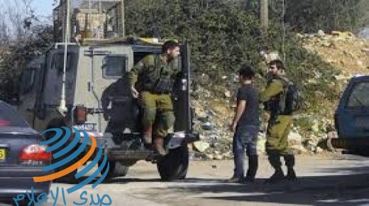 الاحتلال يعتقل مواطنا قرب حاجز قلنديا العسكري شمال القدس