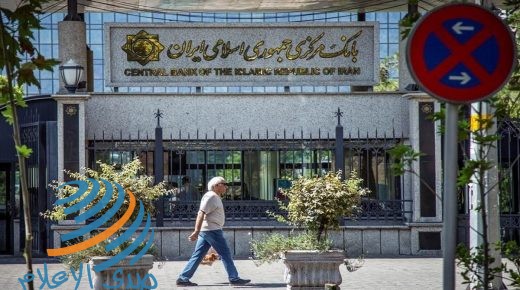 محافظ البنك المركزي الإيراني يحذر من انهيار البنوك