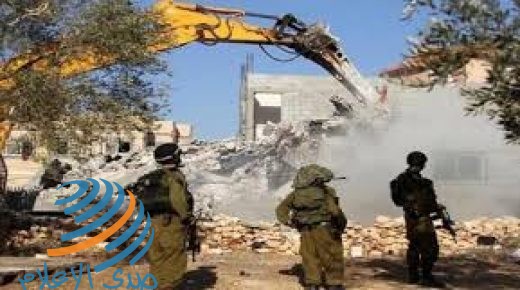 القدس: الاحتلال يهدم منزلا قيد الانشاء وأسوارا في بلدة عناتا
