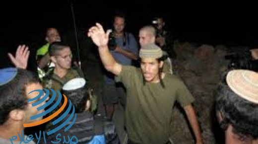 الخليل: مستوطنون يعتدون على شاب ويشتمون ويطاردون صحفيا في تل الرميدة