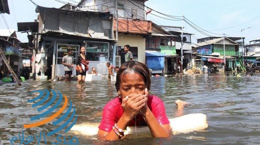 مصرع 20 شخصا جراء انهيارات طينية وفيضانات في إندونيسيا