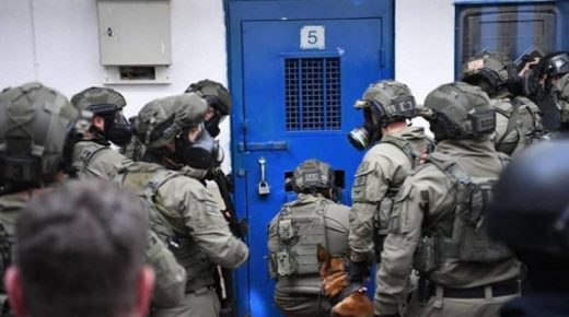 قوات القمع تقتحم سجن “عوفر” وتجري تدريبات في أحد أقسامه