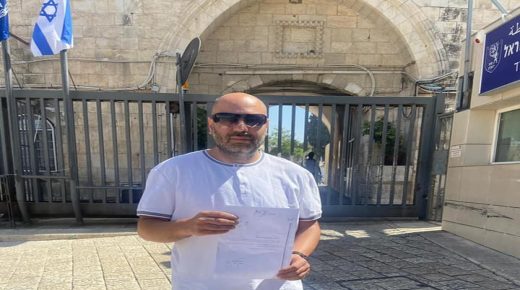 الاحتلال يبعد عضو اقليم القدس عاهد الرشق عن الاقصى ستة أشهر