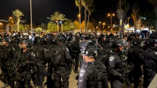 الاحتلال بصيب ويعتقل عددا من المواطنين في محيط باب العامود في القدس
