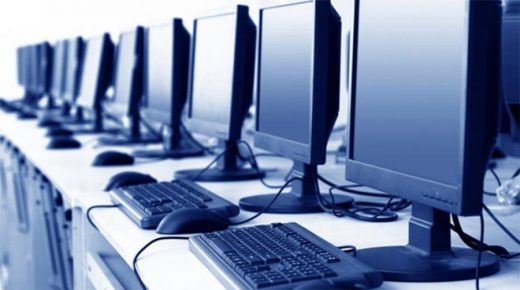 توزيع أجهزة حاسوب على مراكز المساعدة القانونية في محافظة أريحا والأغوار