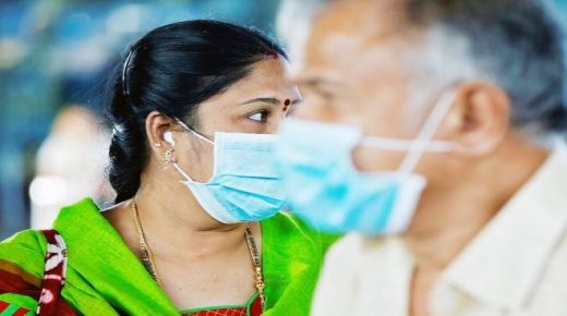 إصابات كورونا اليومية تلامس الـ400 ألف في الهند