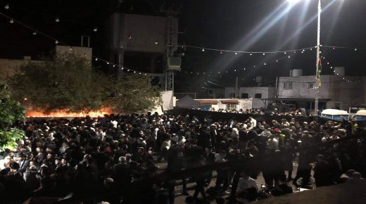 آلاف المستوطنين يقتحمون المقامات الاسلامية في كفل حارس