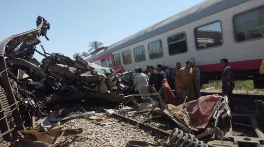 People inspect the damage after two trains collided near the city of Sohag, Egypt, March 26, 2021. REUTERS/Khaled Hasan NO RESALES. NO ARCHIVES