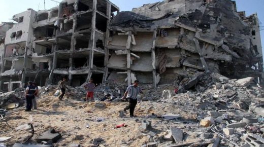 وزير الأشغال يتفقد عددا من المنازل والمصانع المتضررة في العدوان الأخير على غزة