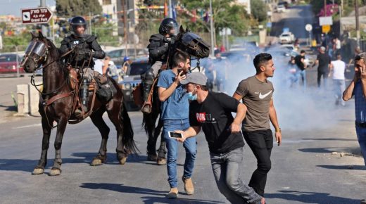الاحتلال يقمع وقفة تضامنية مع اهالي حي الشيخ جراح في القدس المحتلة