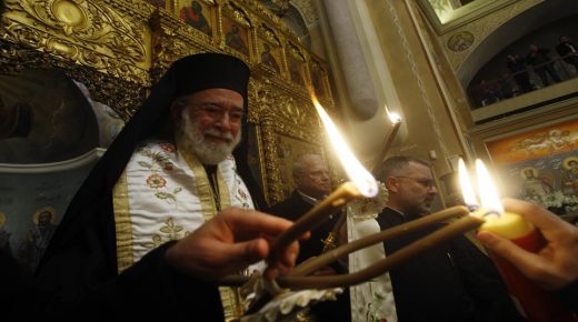 وصول شعلة النور المقدس الى بيروت