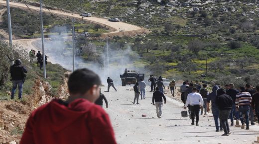 إصابات بالرصاص والاختناق خلال قمع الاحتلال مسيرة منددة بالاستيطان جنوب نابلس