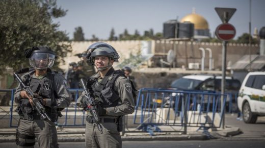لتأمين مسيرات المستوطنين: الاحتلال يغلق باب العامود وعدة احياء في القدس الأحد