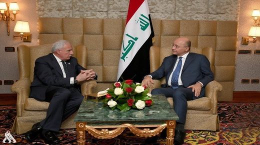 المالكي يسلم رسالة من الرئيس محمود عباس إلى نظيره العراقي