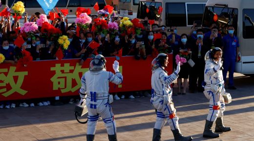 الرئيس الصيني: روادنا في الفضاء يفتحون “آفاقا جديدة للبشرية”