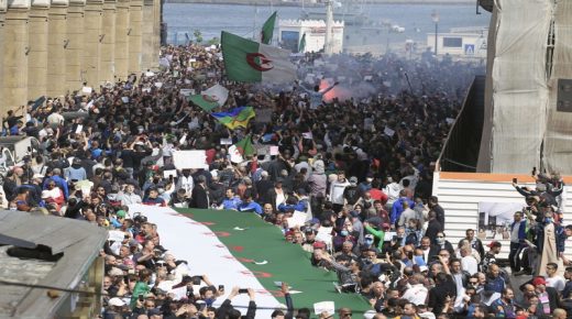 الانتخابات النيابية الجزائرية.. حراك وجدل ومقاطعة