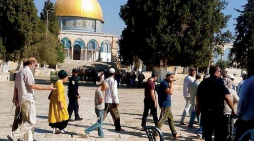 مستوطنون بقيادة المتطرف “غليك” يقتحمون المسجد الأقصى