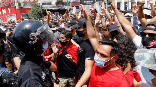 مظاهرات حاشدة في تونس مناهضة لحكومة المشيشي ولحركة “النهضة”