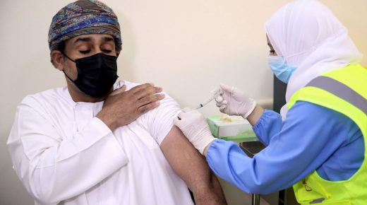 سلطنة عمان تعلن عدم السماح بدخول أراضيها لغير الحاصلين على تطعيم كورونا