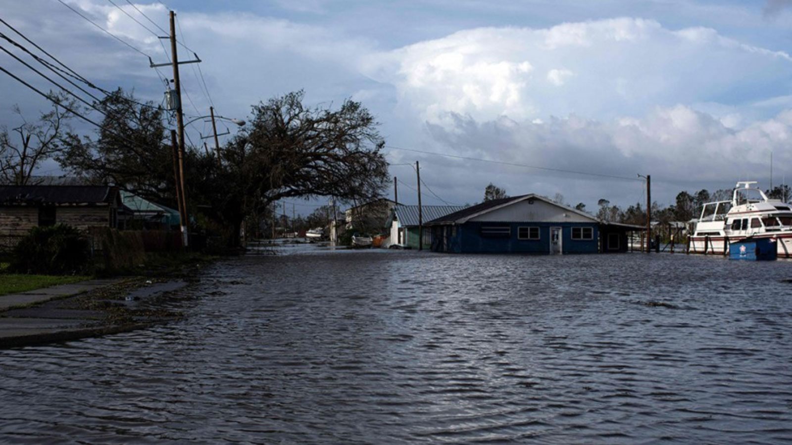 إعصار “أيدا” يلحق أضرارا “كارثية” بلويزيانا‎ الأمريكية