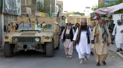 معارك طاحنة بأفغانستان وطالبان تسيطر على 3 ولايات