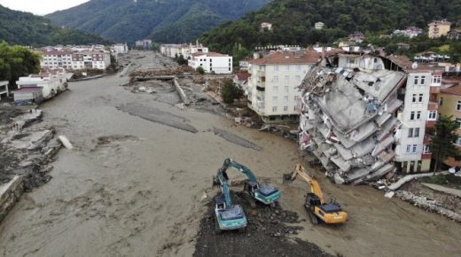 ارتفاع ضحايا السيول في تركيا إلى 31