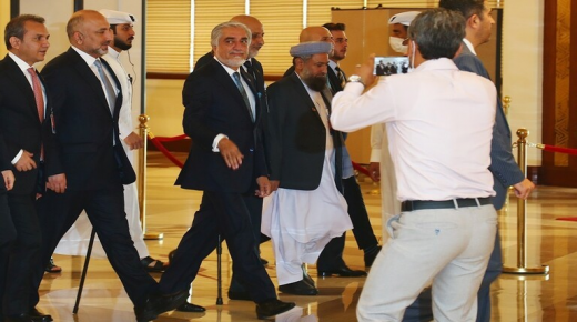مفاوض: وفد حكومي أفغاني سيلتقي ممثلي “طالبان” في قطر