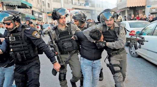 تواصل انتهاكات الاحتلال: إصابات واعتقالات وأعمال تهويد وإخطارات هدم واقتحام للأقصى