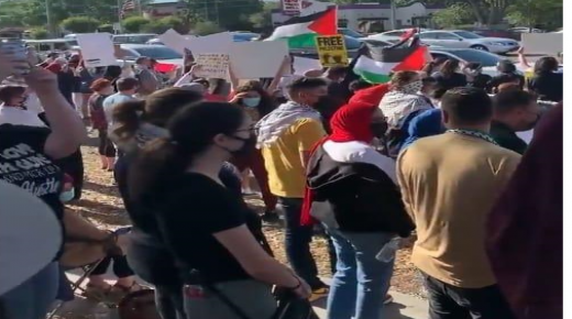 تظاهرة لمنع سفينة إسرائيلية من تفريغ حمولتها في ميناء تامبا بولاية فلوريدا