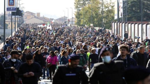 إيطاليا: تظاهرات وتعطيل للعمل احتجاجا على إلزامية الشهادة الصحيّة
