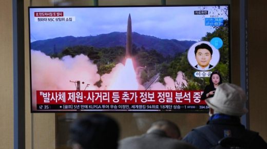 كوريا الشمالية تطلق مقذوفا وواشنطن تدعو لحوار غير مشروط