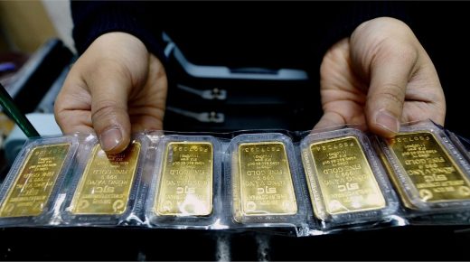 الذهب يتراجع والتركيز ينصب على اجتماعات البنوك المركزية
