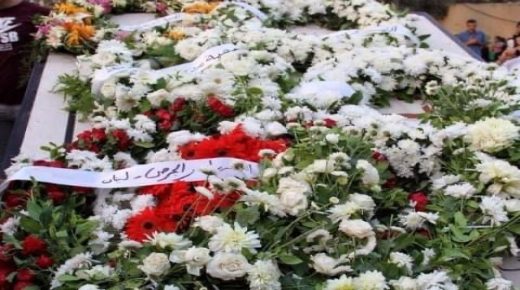 أكاليل من الزهور باسم الرئيس على أضرحة شهداء “حمام الشط” بتونس