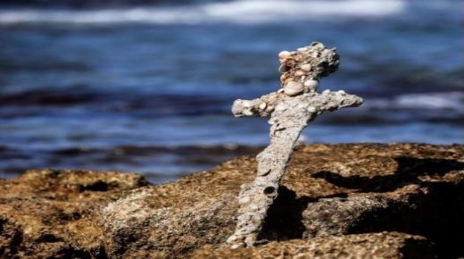 اكتشاف سيف في خليج حيفا يعود لحقبة الحروب الصليبية
