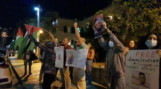 وقفة دعم وإسناد للأسرى المضربين عن الطعام في حيفا بأراضي الـ48