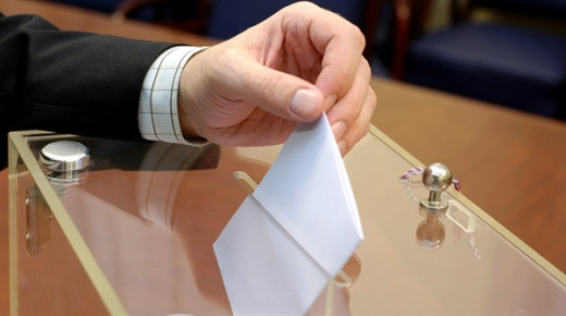 فتح صناديق الاقتراع للانتخابات الرئاسية في أوزبكستان