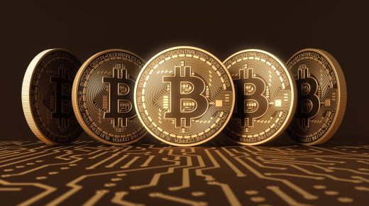 “بيتكوين” تنخفض إلى نحو 60 ألف دولار