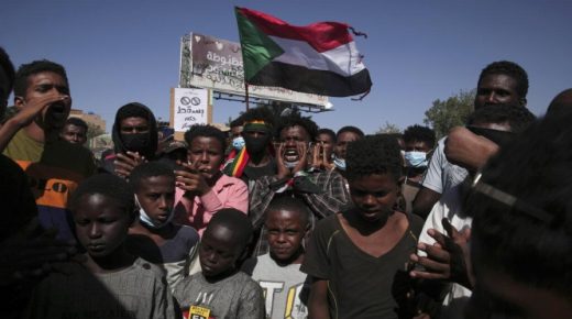 السودان: مظاهرات ليليّة للمطالبة بالحكم المدنيّ… ومواكب الثلاثاء ستتوجه للقصر الرئاسيّ