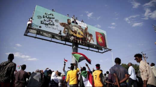 مجلس حقوق الإنسان يطالب بـ”عودة فورية” للحكم المدني في السودان