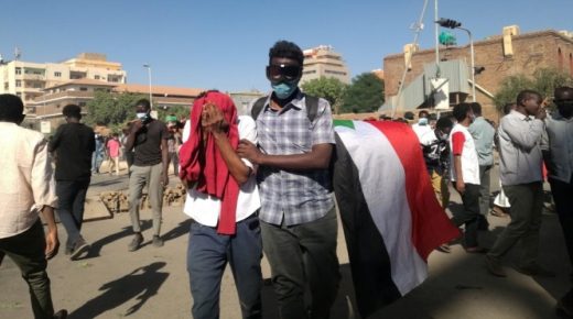 السودان: حمدوك والبرهان يوقعان على الاتفاق السياسي