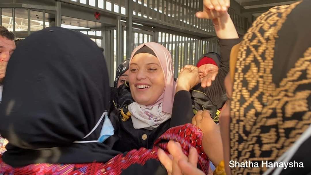 الاحتلال يفرج عن الأسيرة أمل طقاطقة من بيت لحم بعد اعتقال دام 7 سنوات