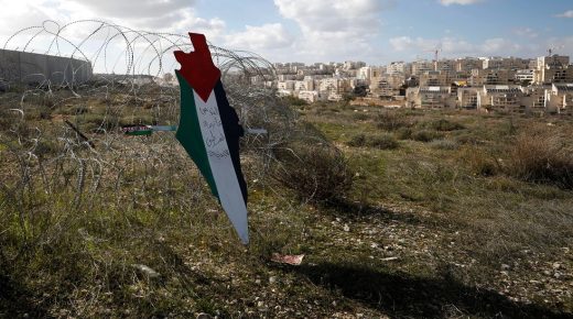 الاحتلال يشرع بشق طريق استعماري في الأغوار الشمالية